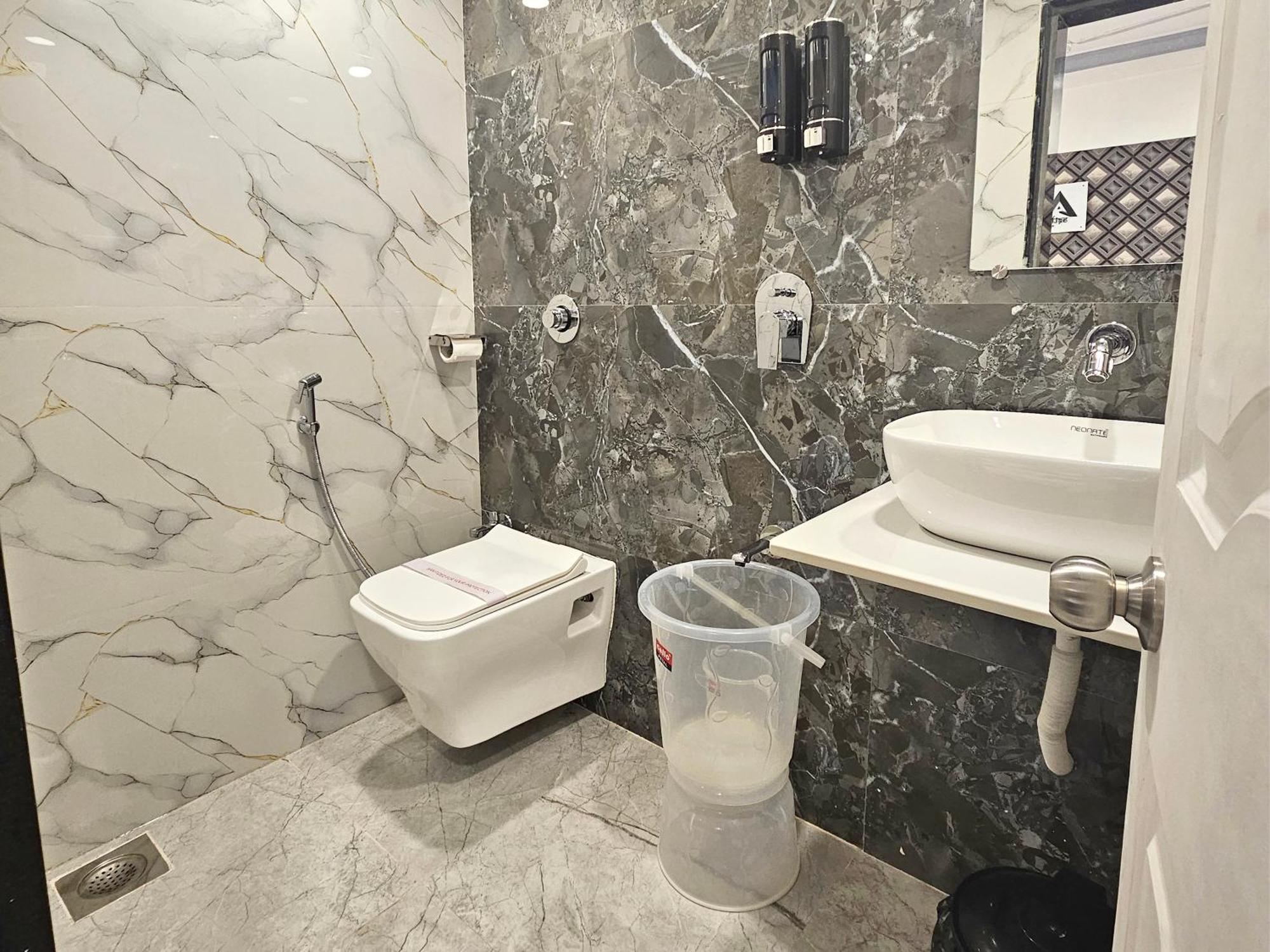Astha Kandivali Service Guest house