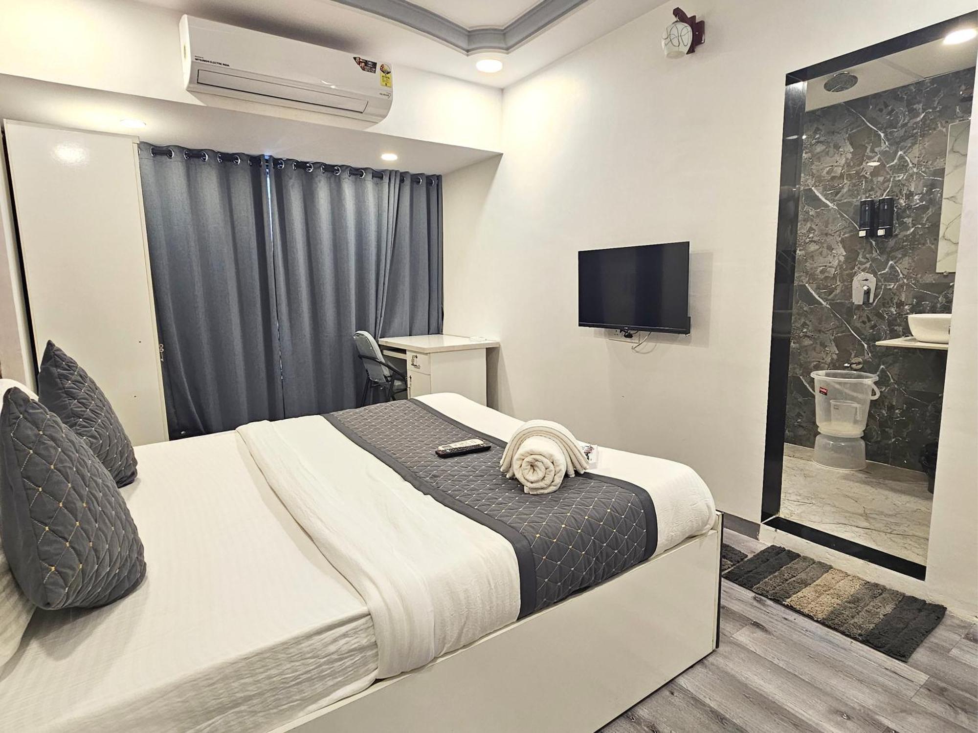 Astha Kandivali Service Guest house