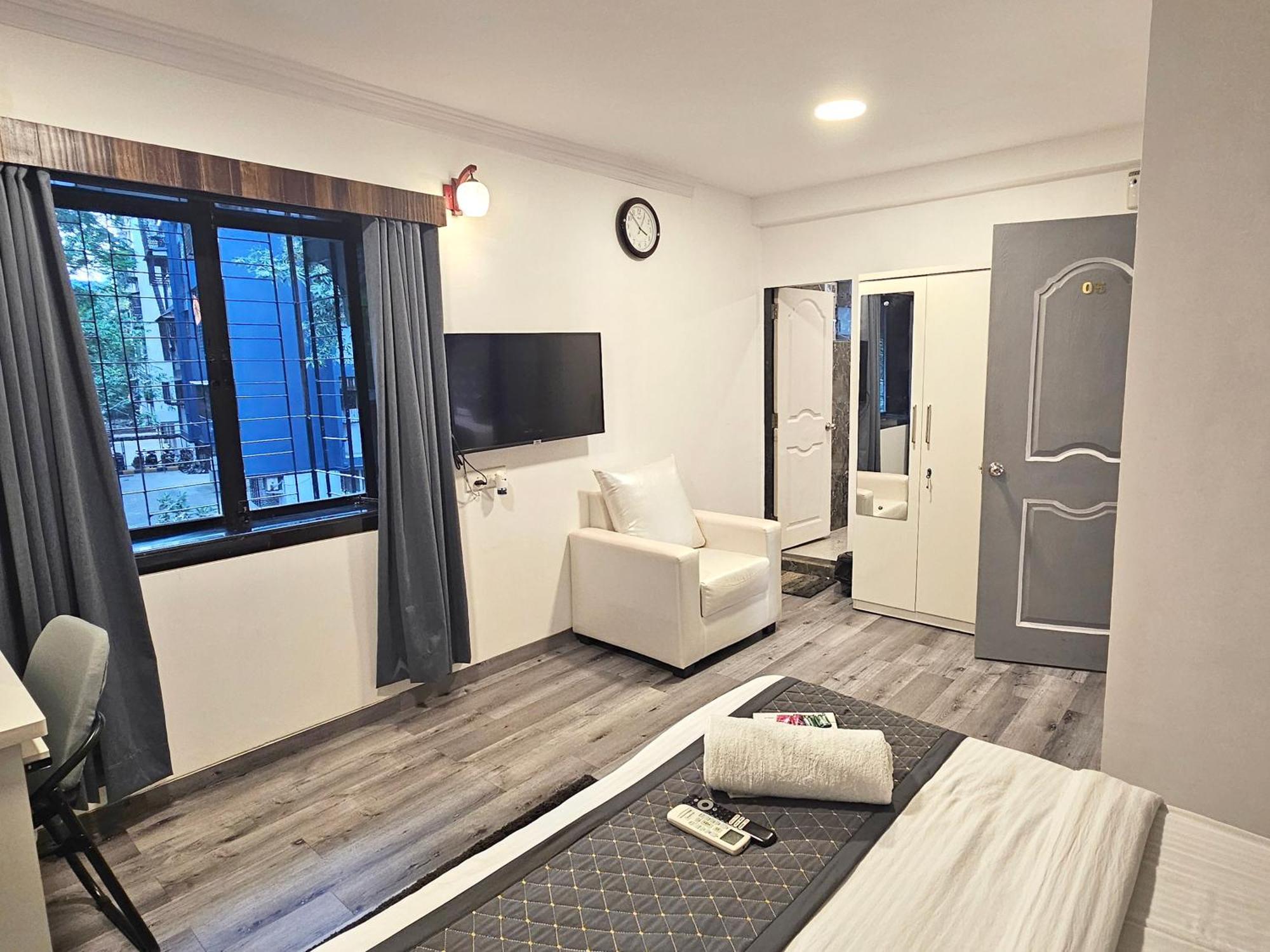 Astha Kandivali Service Guest house Mumbai