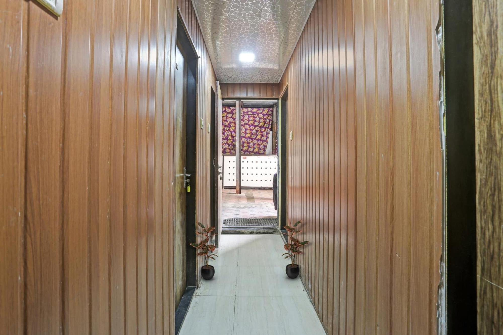 O Golden Residency Near Chakala Hotel
