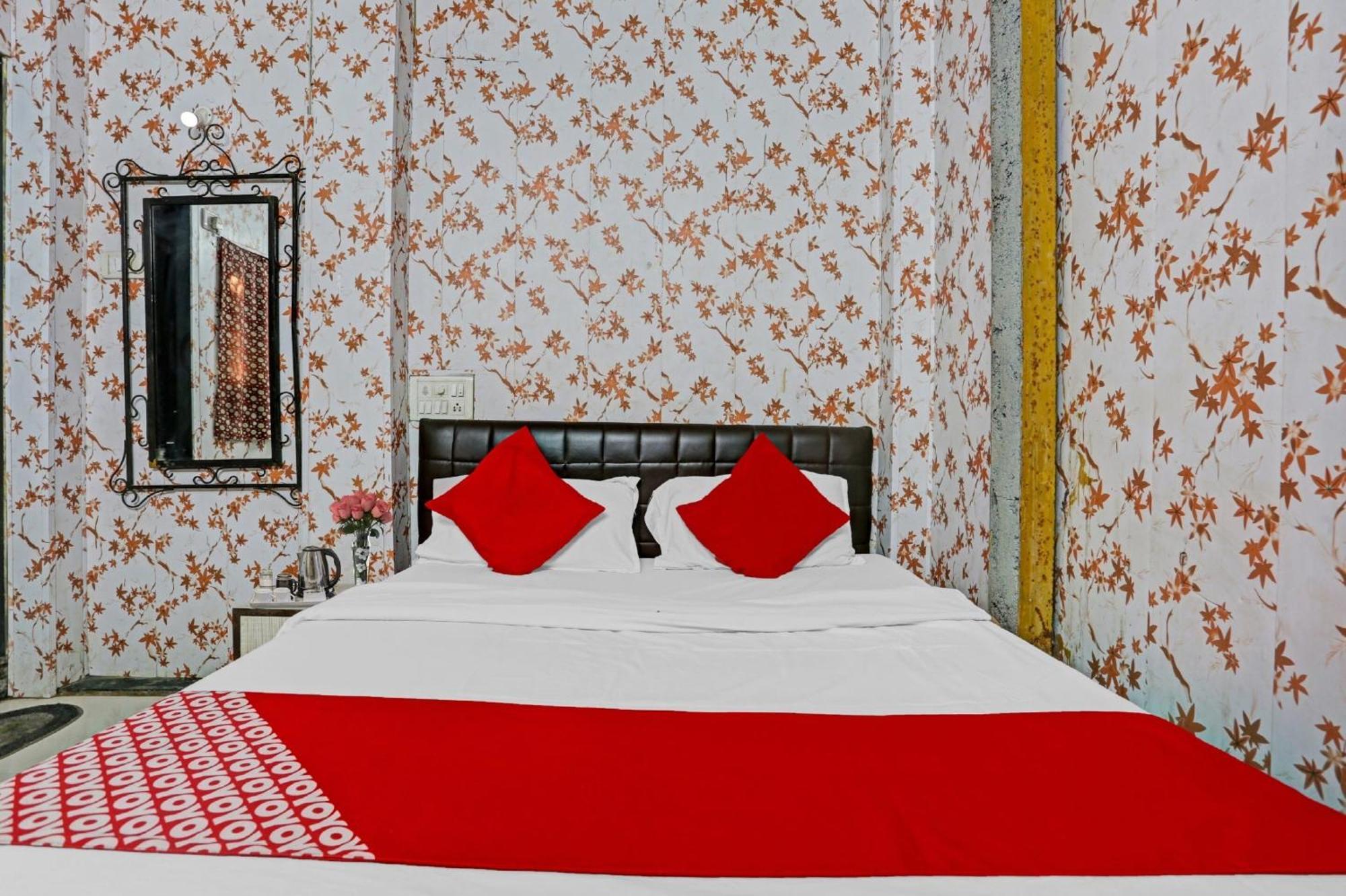 O Golden Residency Near Chakala Hotel