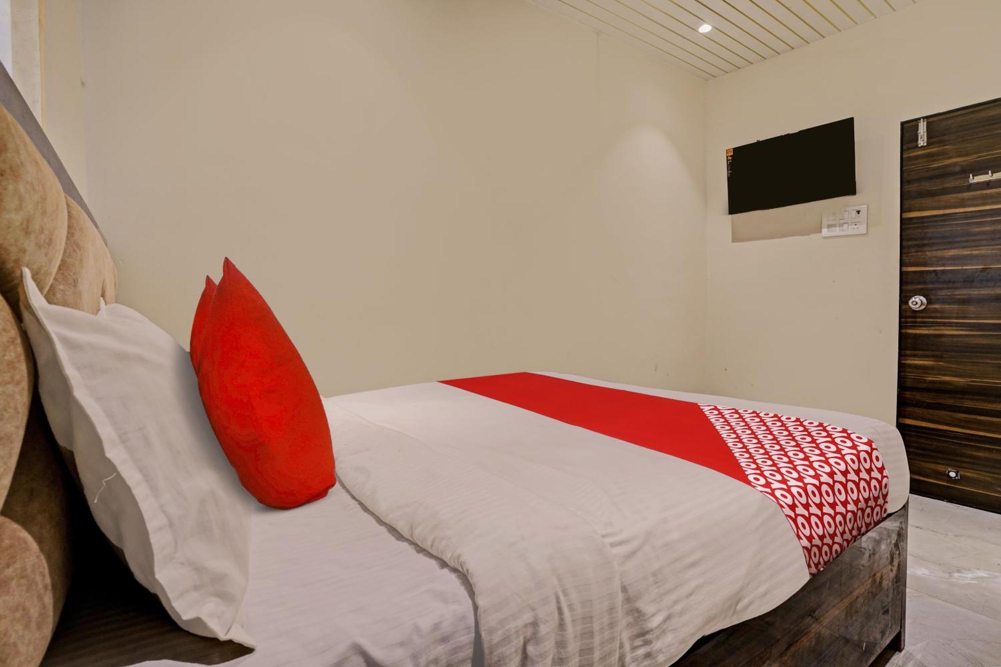 Hotel O Nk Grand 3*
