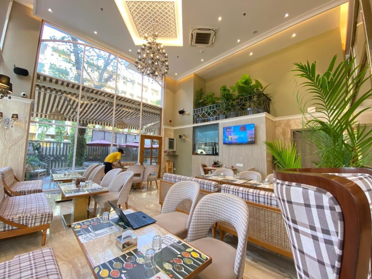 Hotel House Mindspace Malad Mumbai