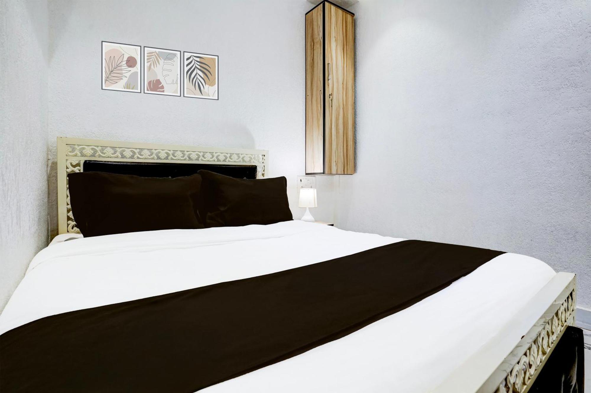 Hotel Super O Khar East Near Railway Station