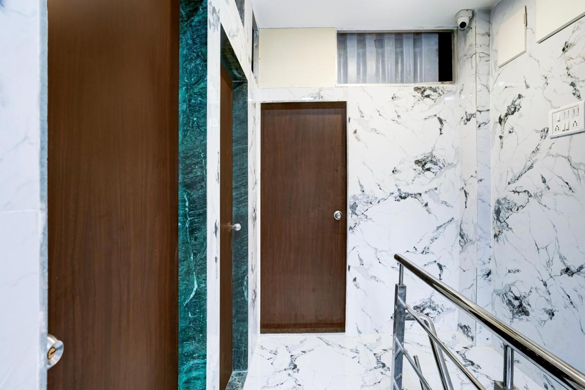 Super O Khar East Near Railway Station 3* Mumbai