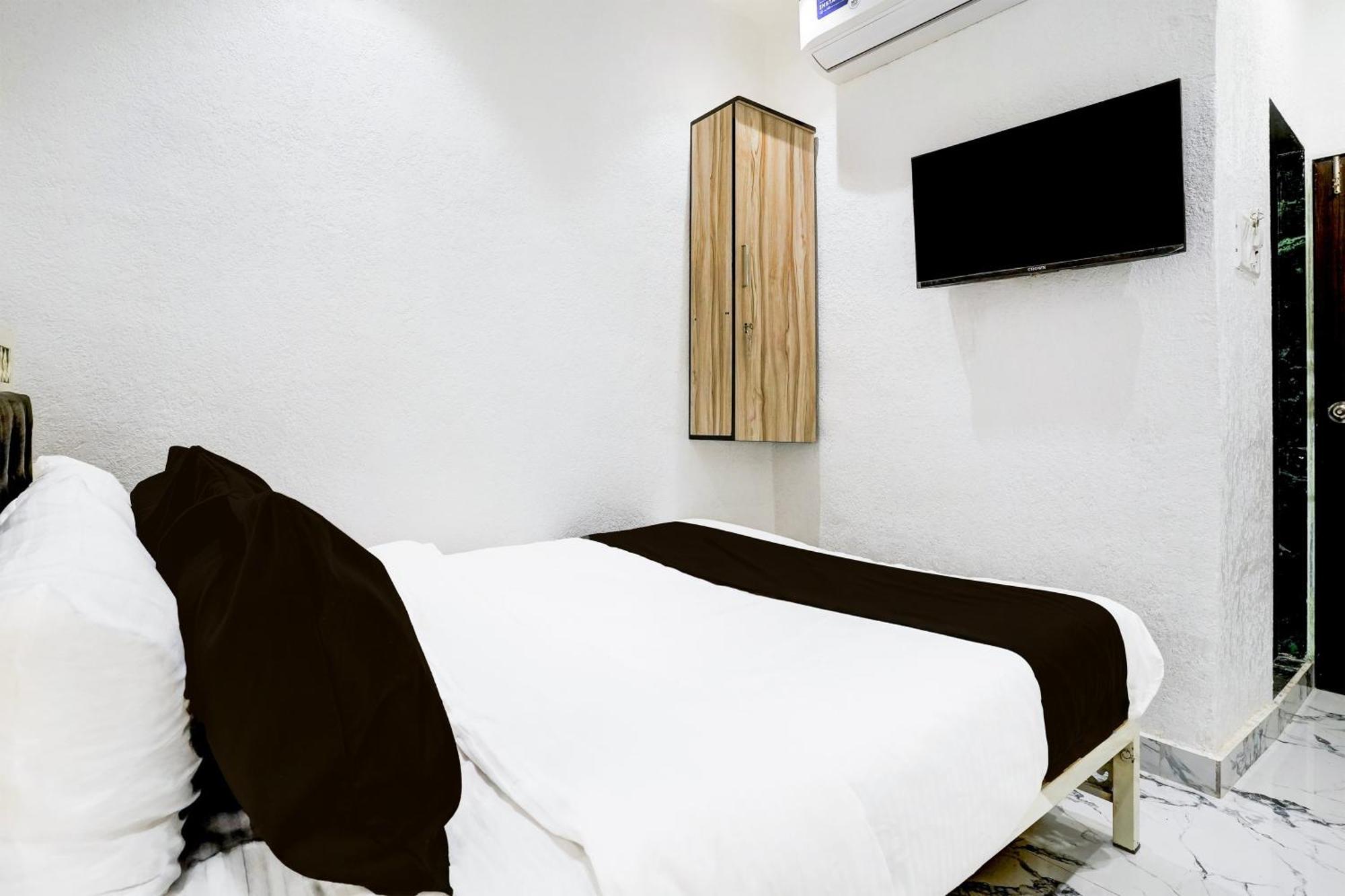 Super O Khar East Near Railway Station Hotel