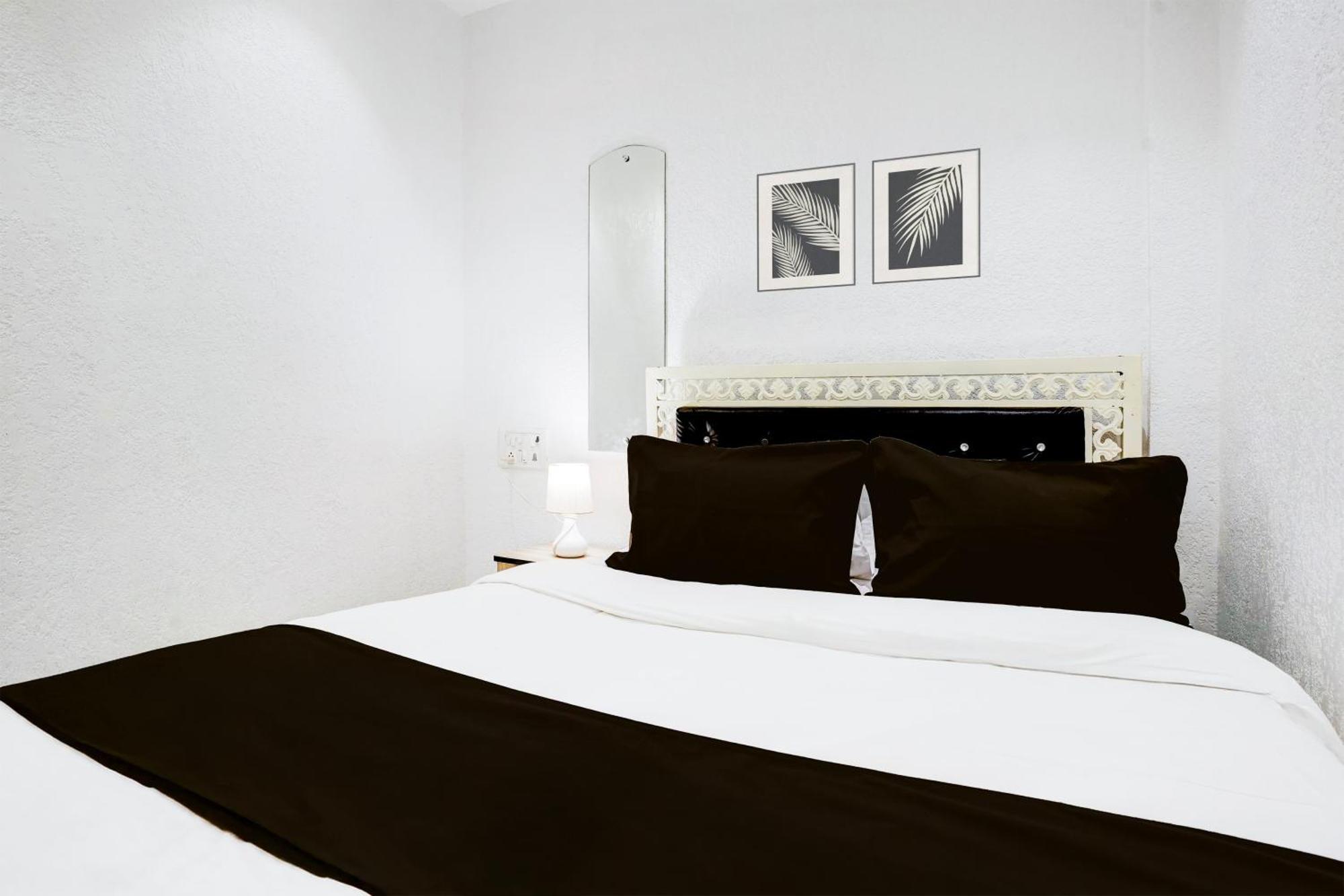 Hotel Super O Khar East Near Railway Station