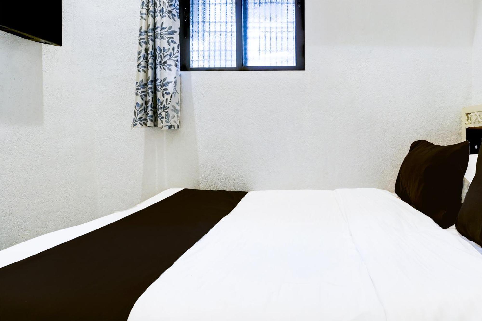 Hotel Super O Khar East Near Railway Station 3*