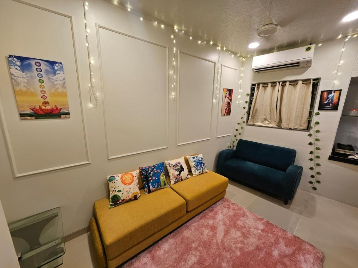 Cozy Rose Peaceful Village Retreat In Bandra Apartment Mumbai