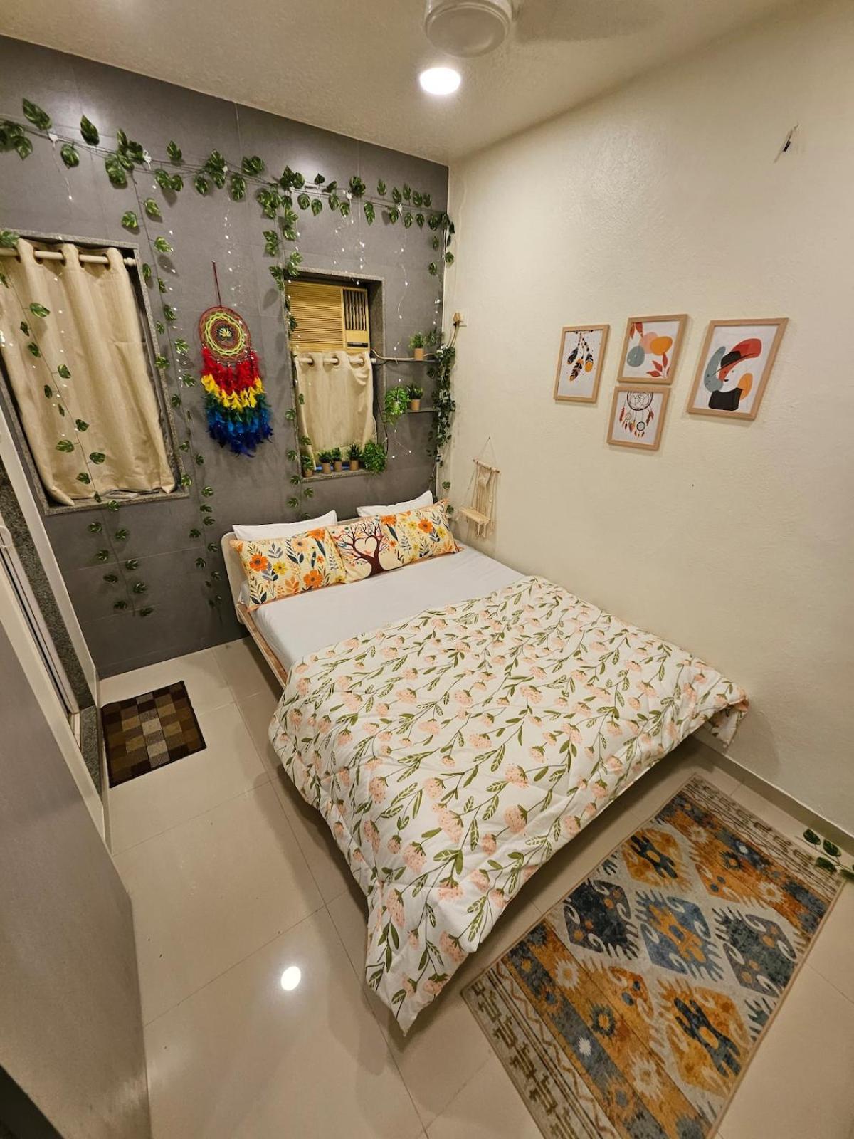 Apartment Cozy Rose Peaceful Village Retreat In Bandra Mumbai