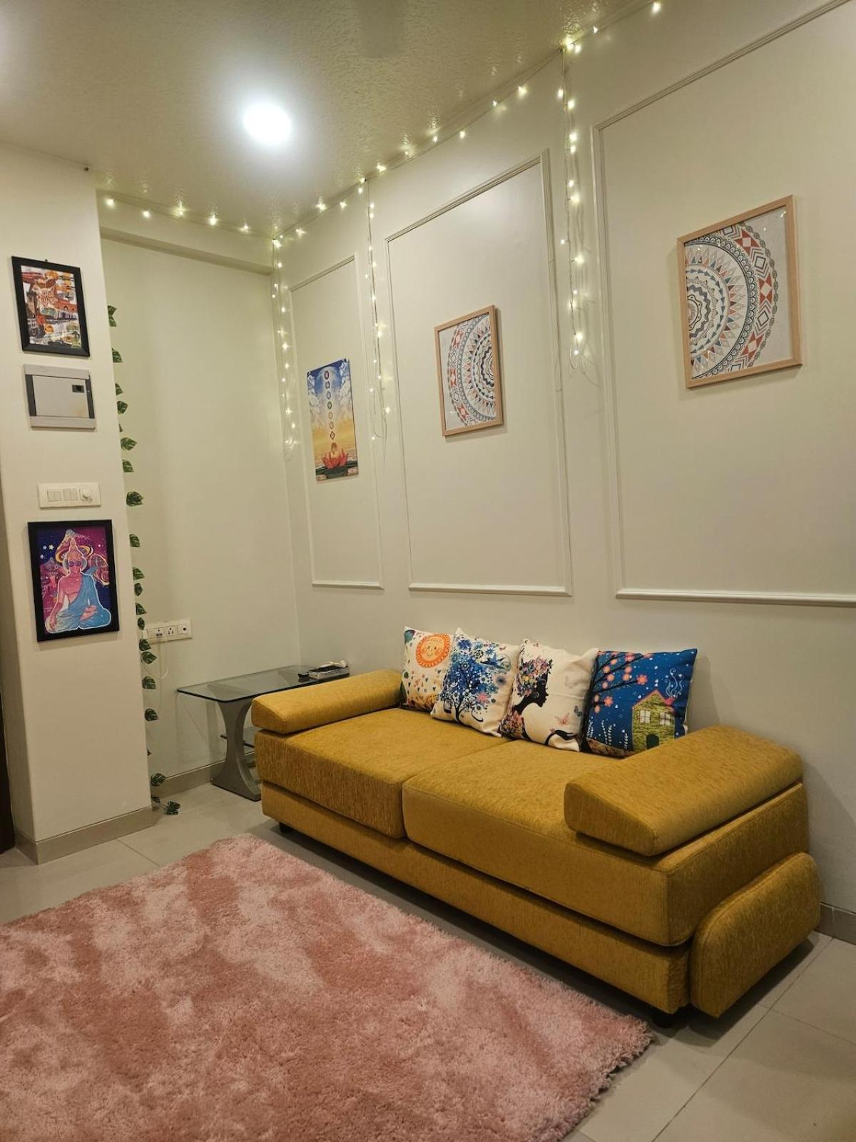 Apartment Cozy Rose Peaceful Village Retreat In Bandra