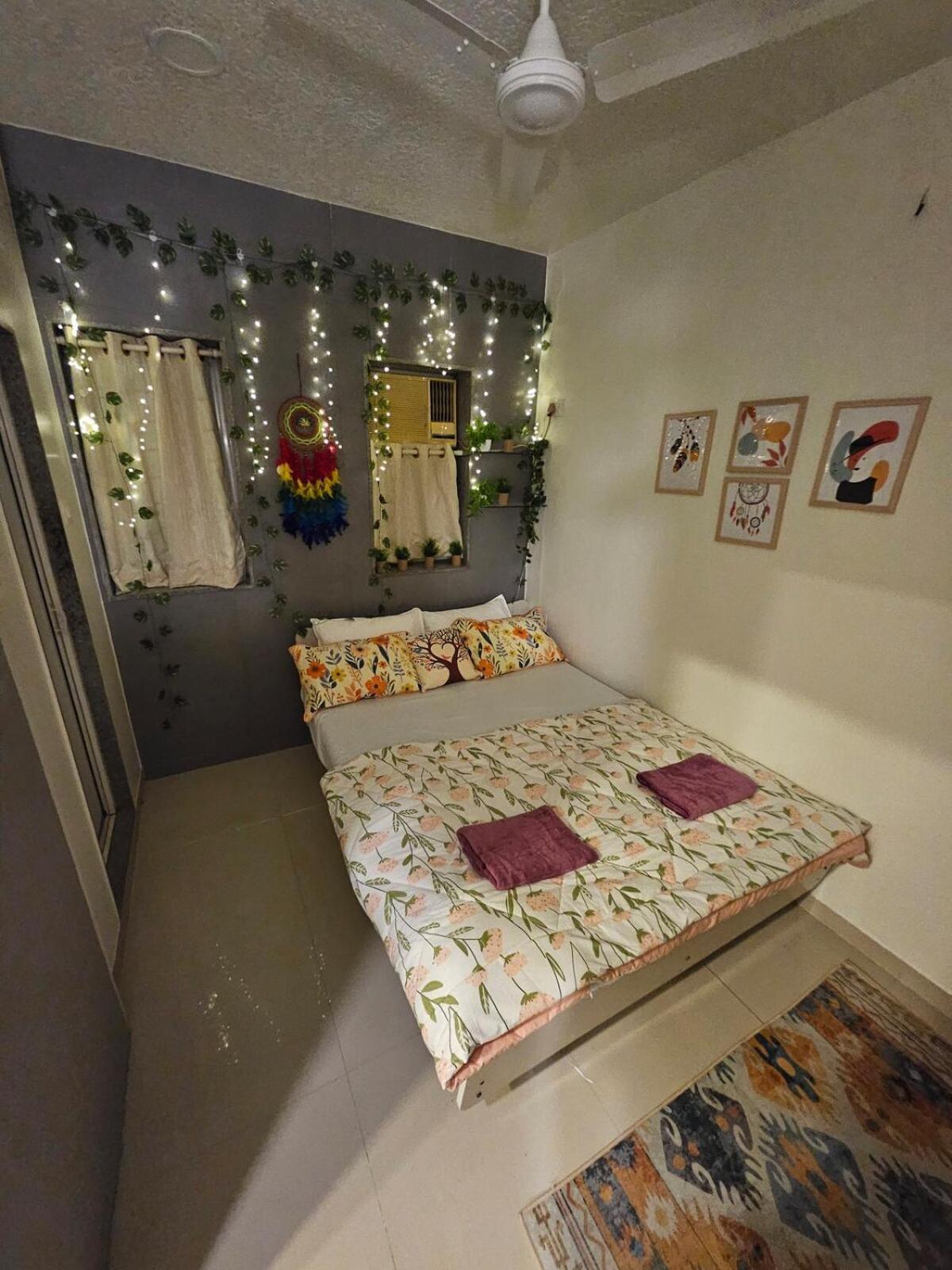 Apartment Cozy Rose Peaceful Village Retreat In Bandra Mumbai