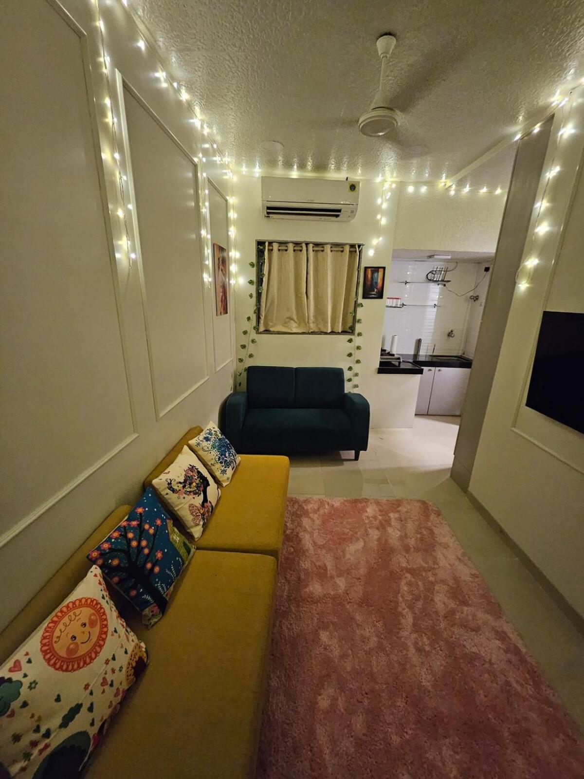 Cozy Rose Peaceful Village Retreat In Bandra Mumbai