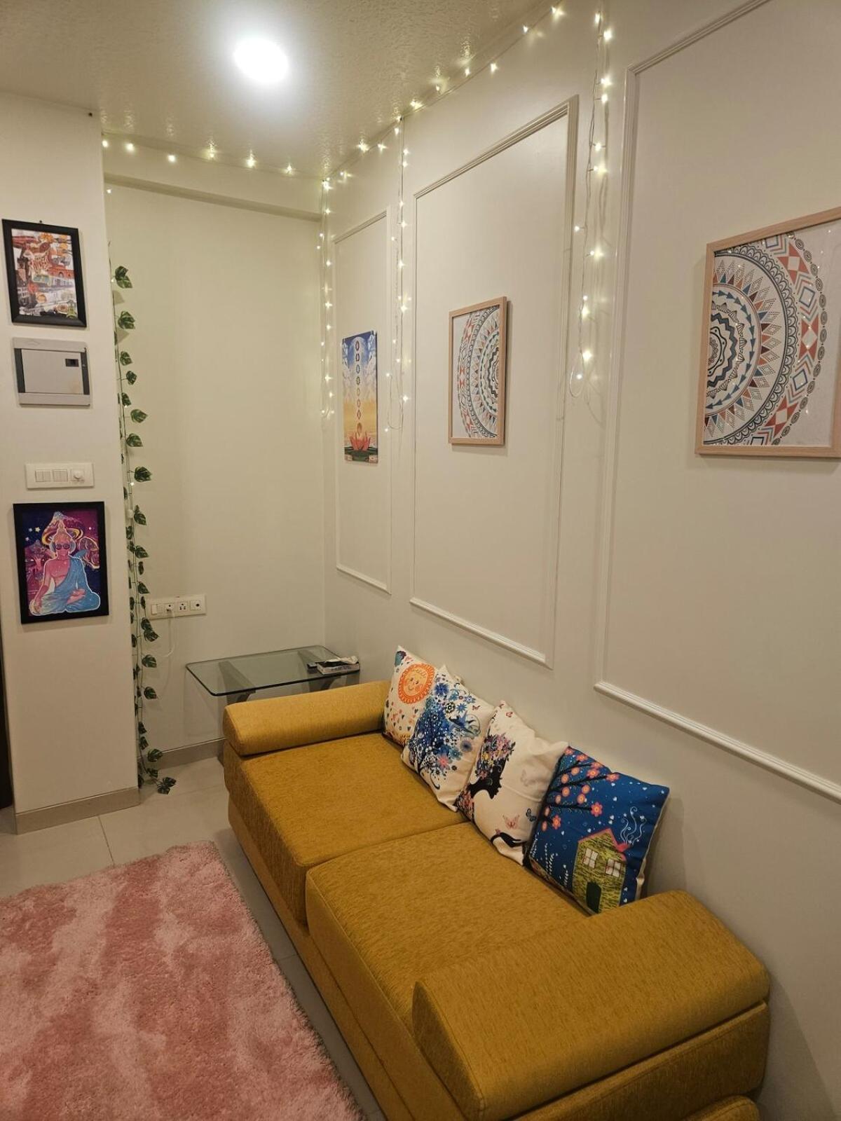 Apartment Cozy Rose Peaceful Village Retreat In Bandra Mumbai
