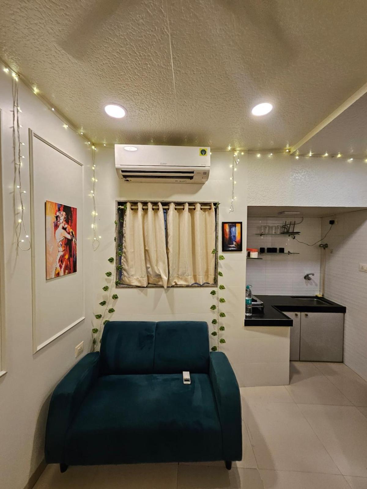Cozy Rose Peaceful Village Retreat In Bandra *