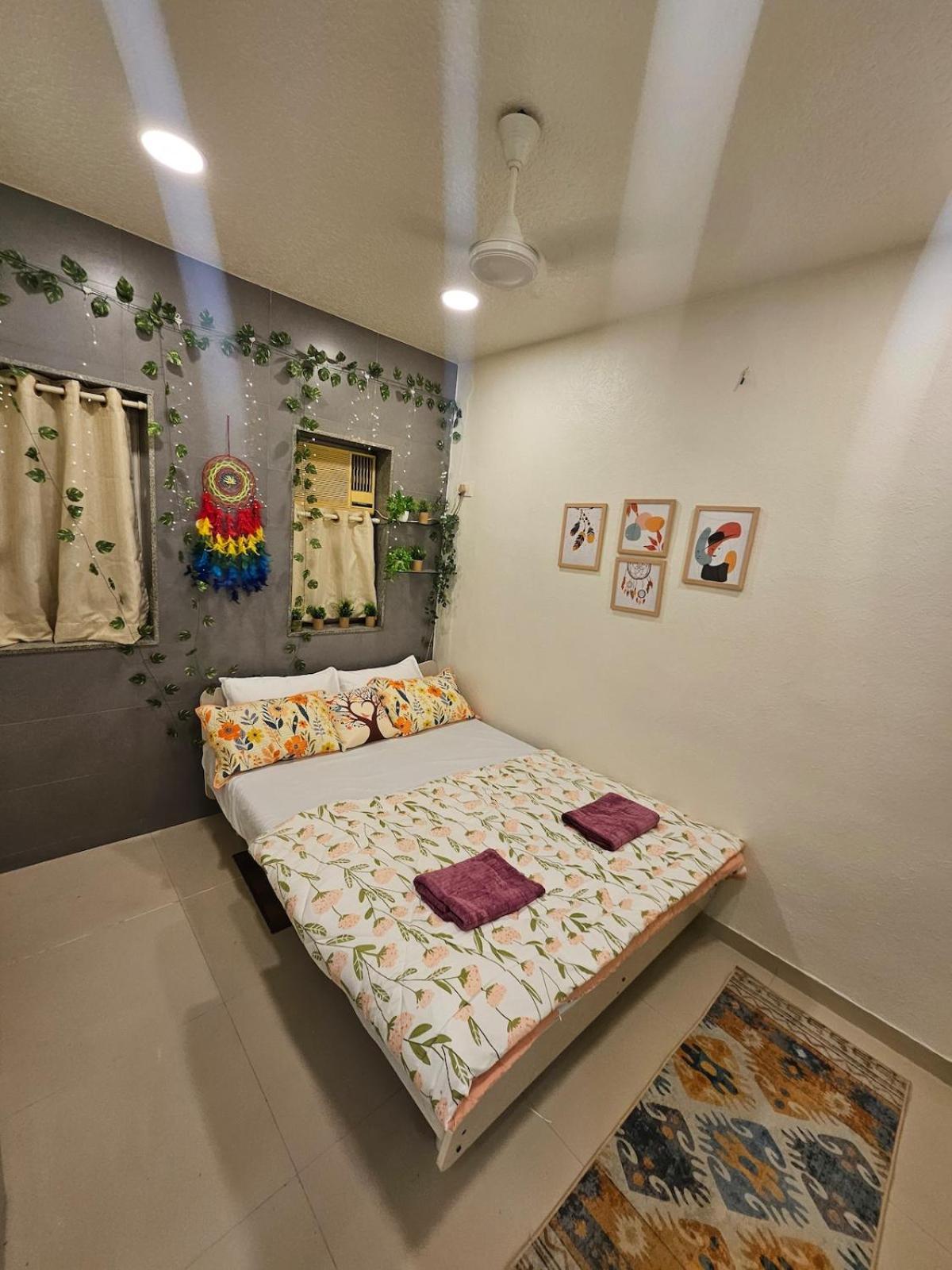 Cozy Rose Peaceful Village Retreat In Bandra Apartment Mumbai