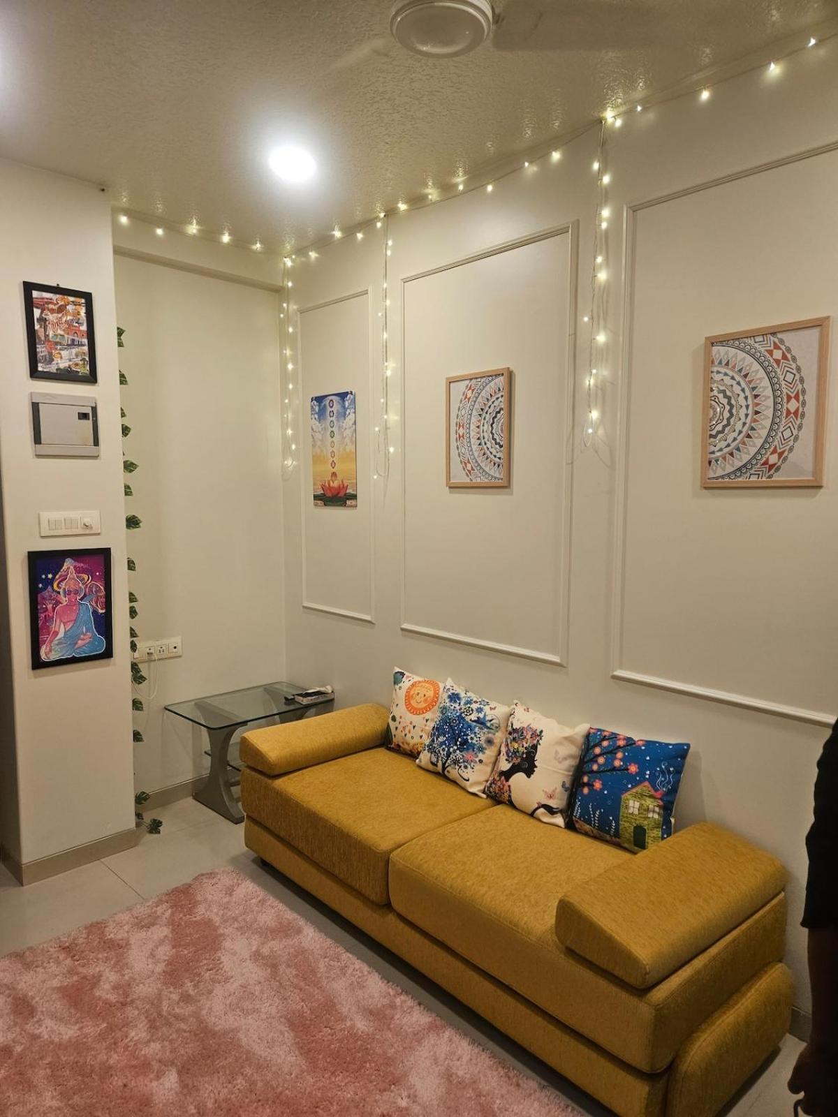 Cozy Rose Peaceful Village Retreat In Bandra * Mumbai