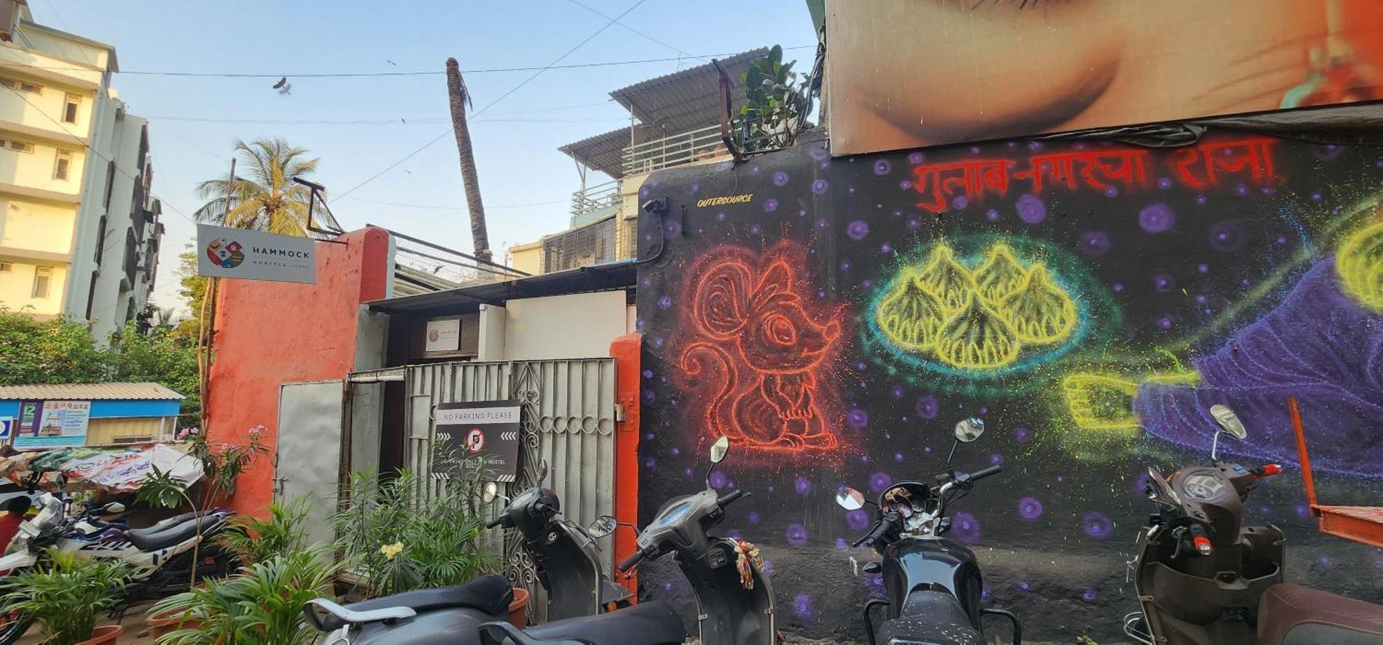 Hostel Hammock - Bandra Mumbai