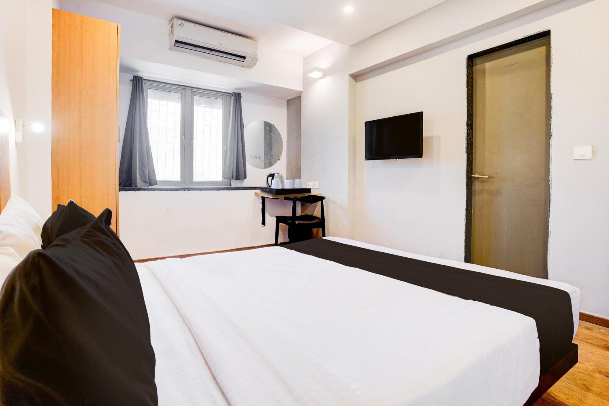Super Townhouse Khar The Unicontinental Hotel