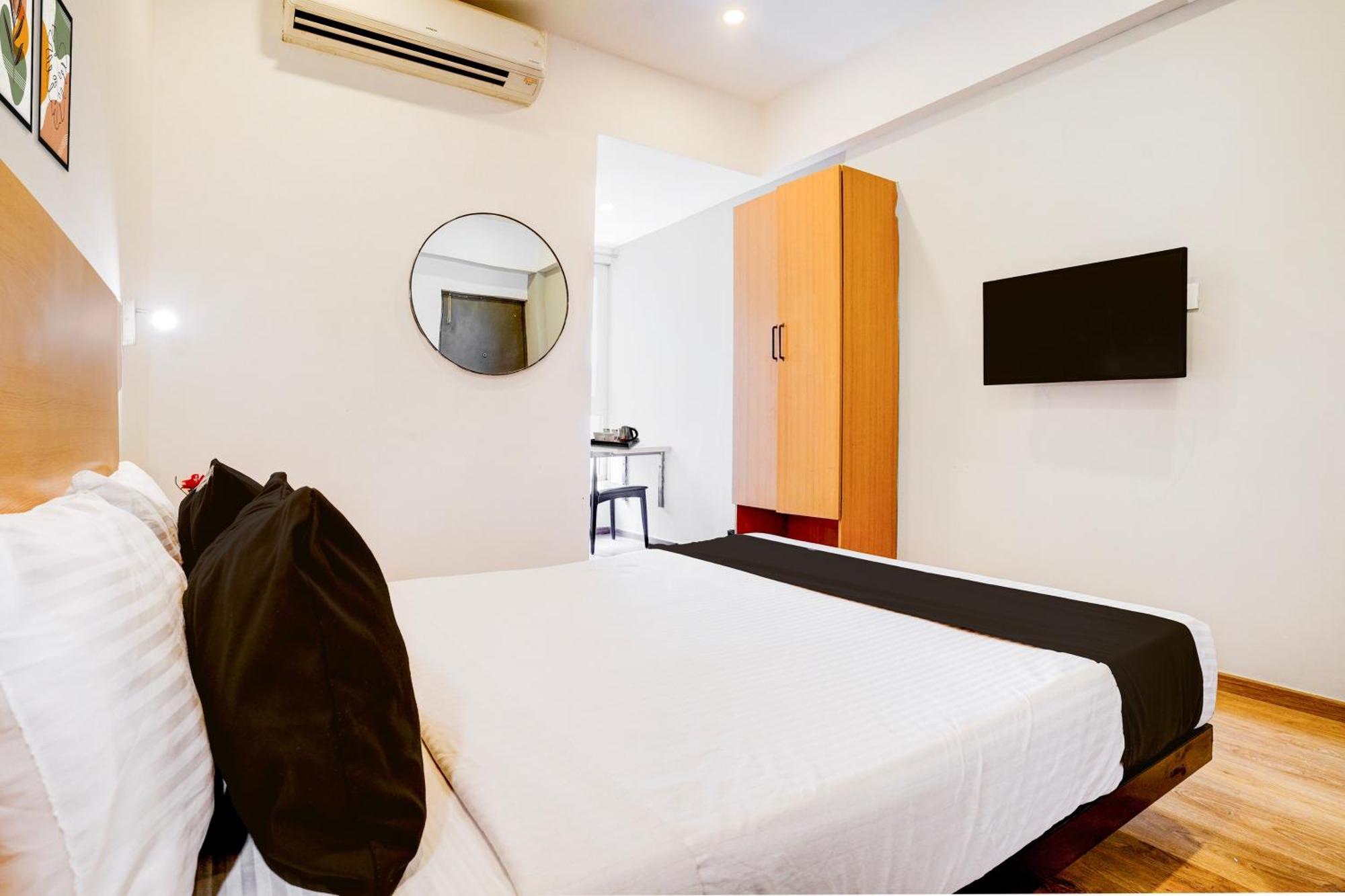 Super Townhouse Khar The Unicontinental Hotel
