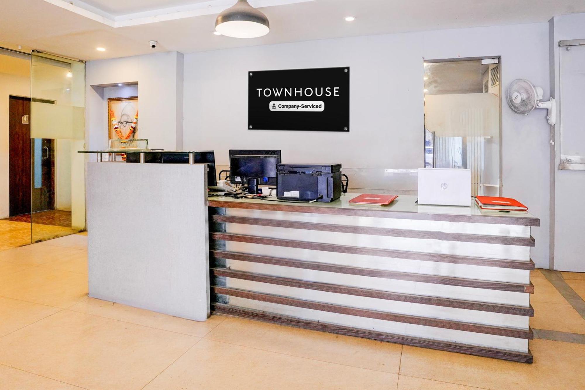 Super Townhouse Khar The Unicontinental Hotel Mumbai