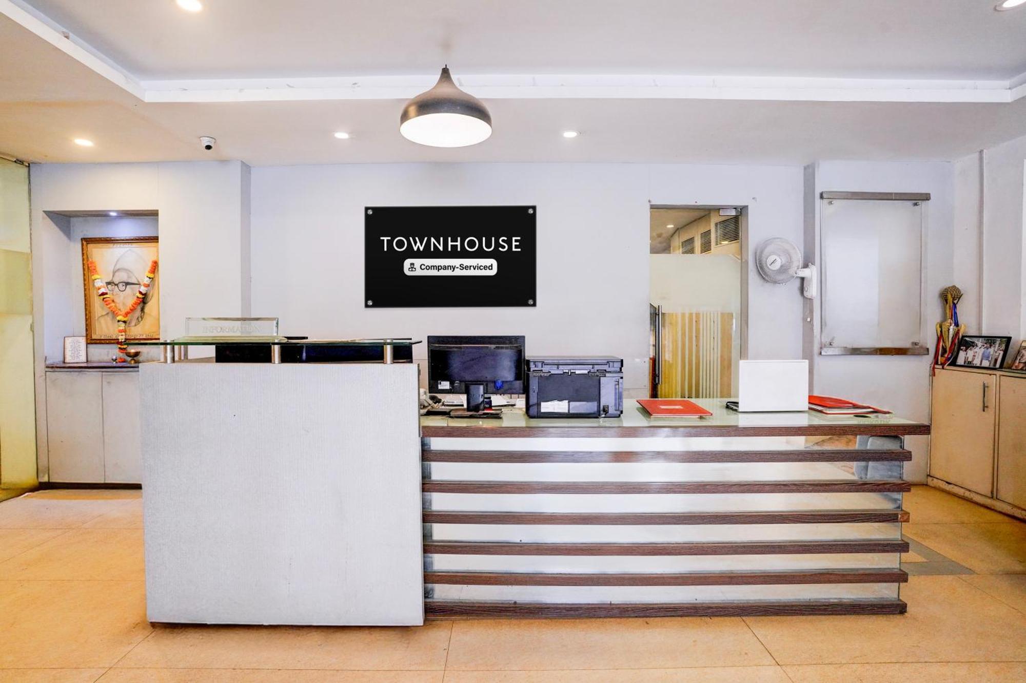 Super Townhouse Khar The Unicontinental Mumbai