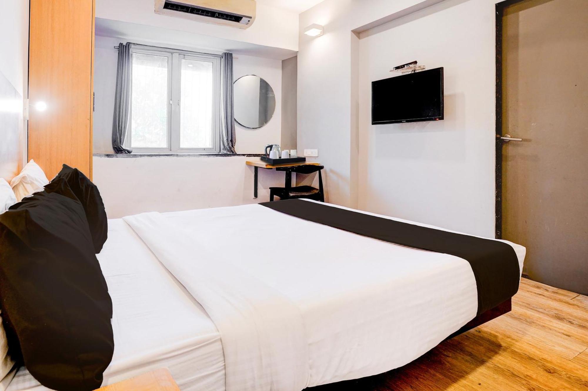 Super Townhouse Khar The Unicontinental Hotel Mumbai