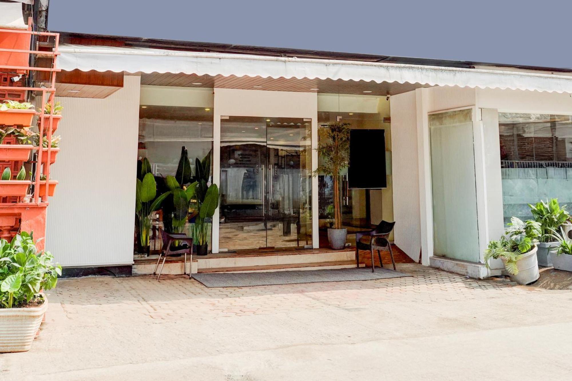 Super Townhouse Khar The Unicontinental 3*