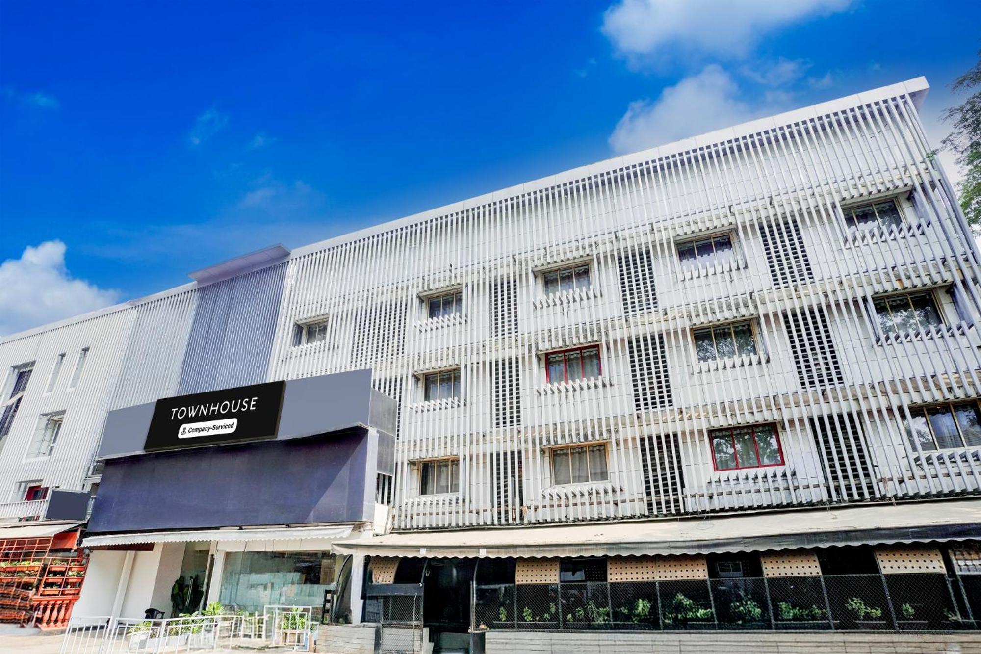 Hotel Super Townhouse Khar The Unicontinental 3*