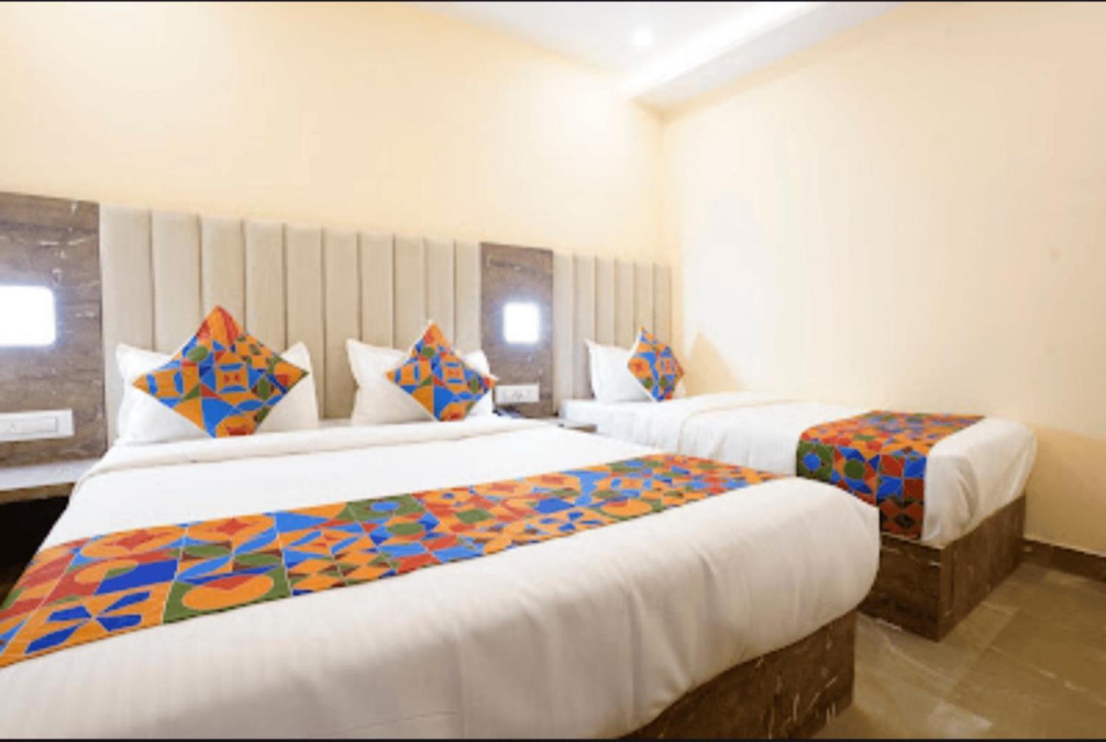 Hotel Hotel Crystal Castle Goregaon West Link Road, Mumbai Mumbai