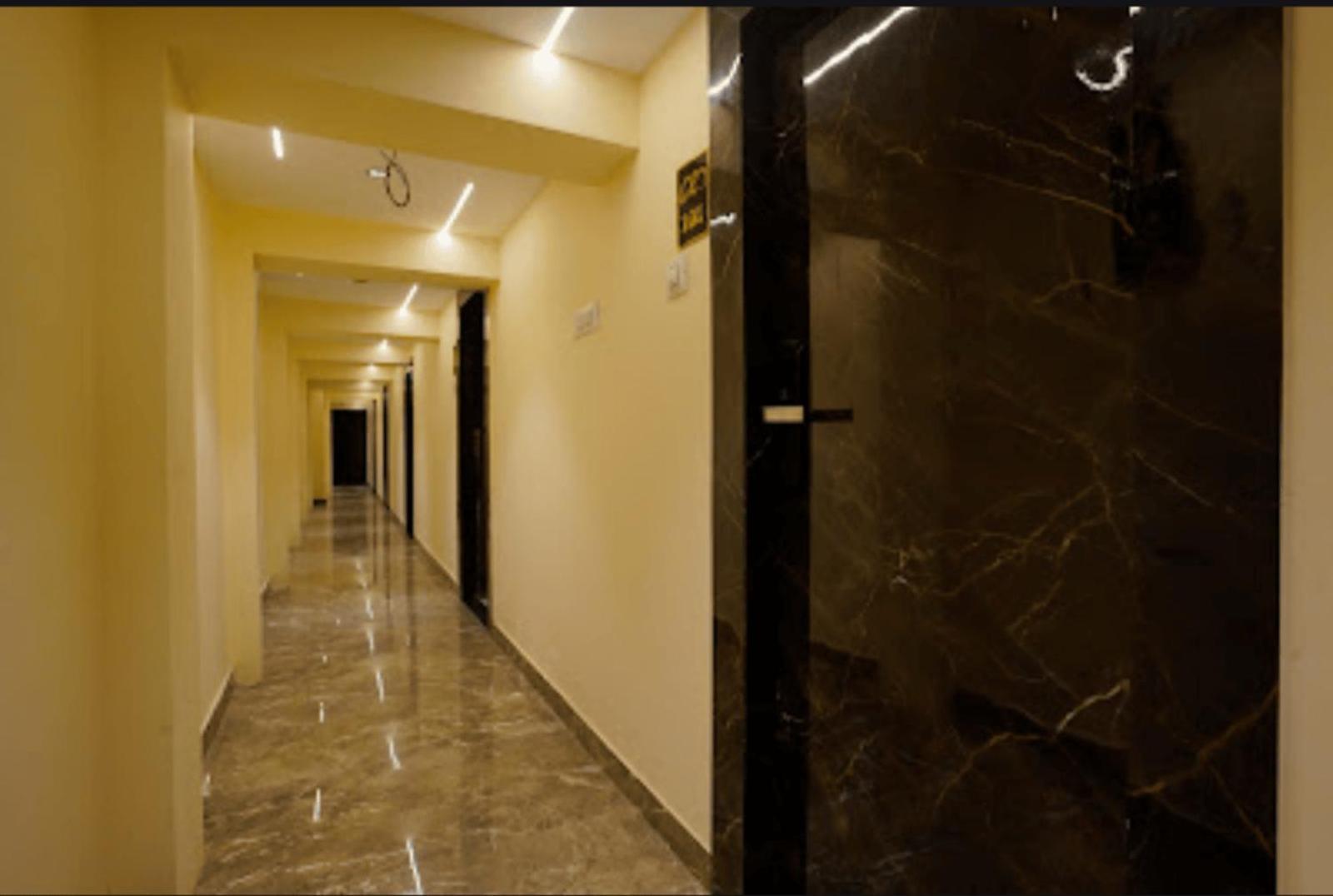 Hotel Crystal Castle Goregaon West Link Road, Mumbai Hotel 4*