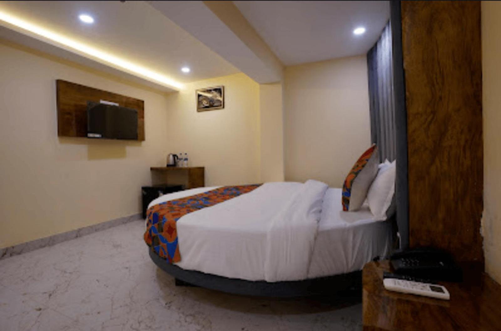 Hotel Crystal Castle Goregaon West Link Road, Mumbai Hotel Mumbai