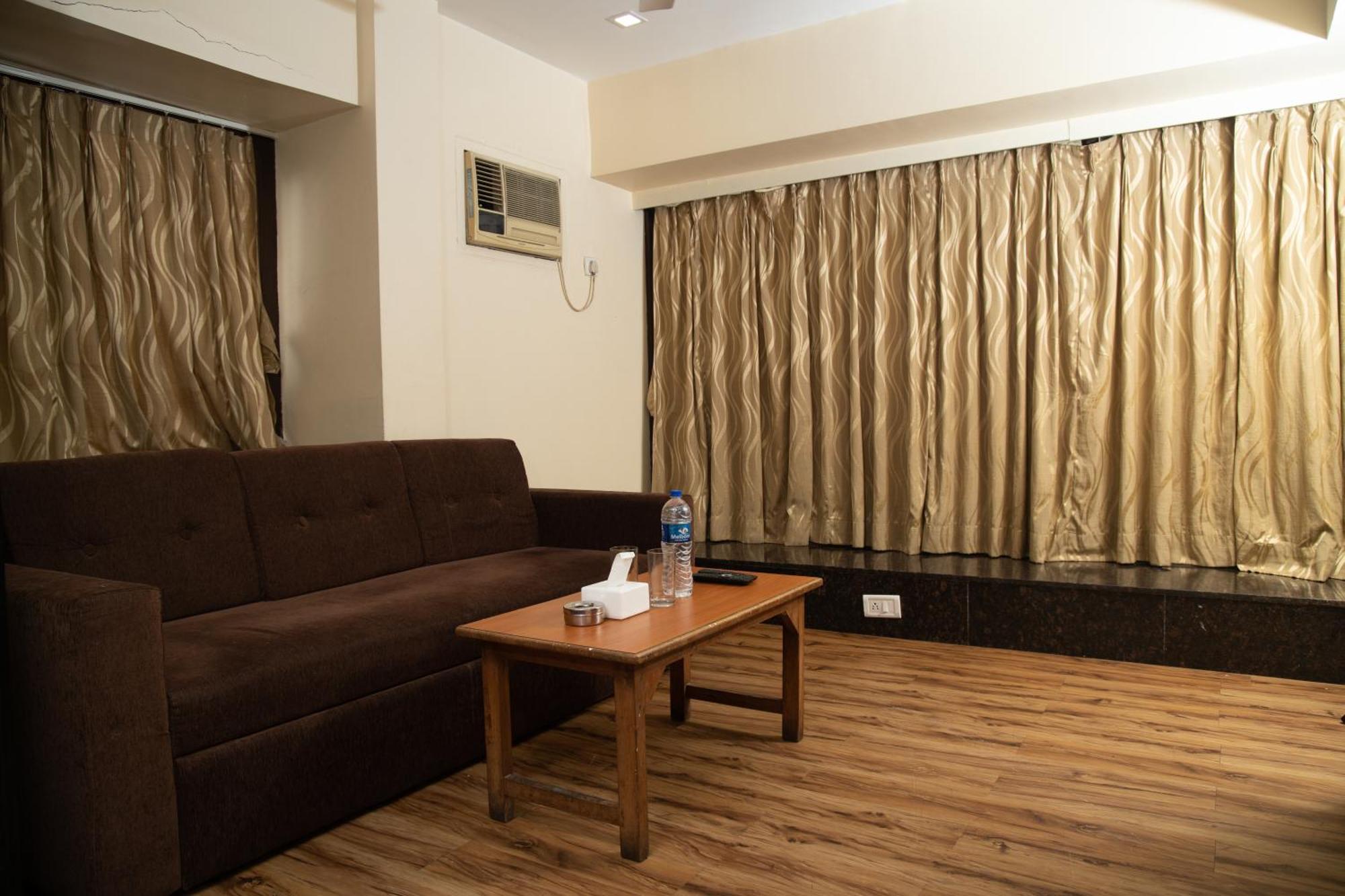 Jayshree By Anantaay Near Domestic Airport Hotel