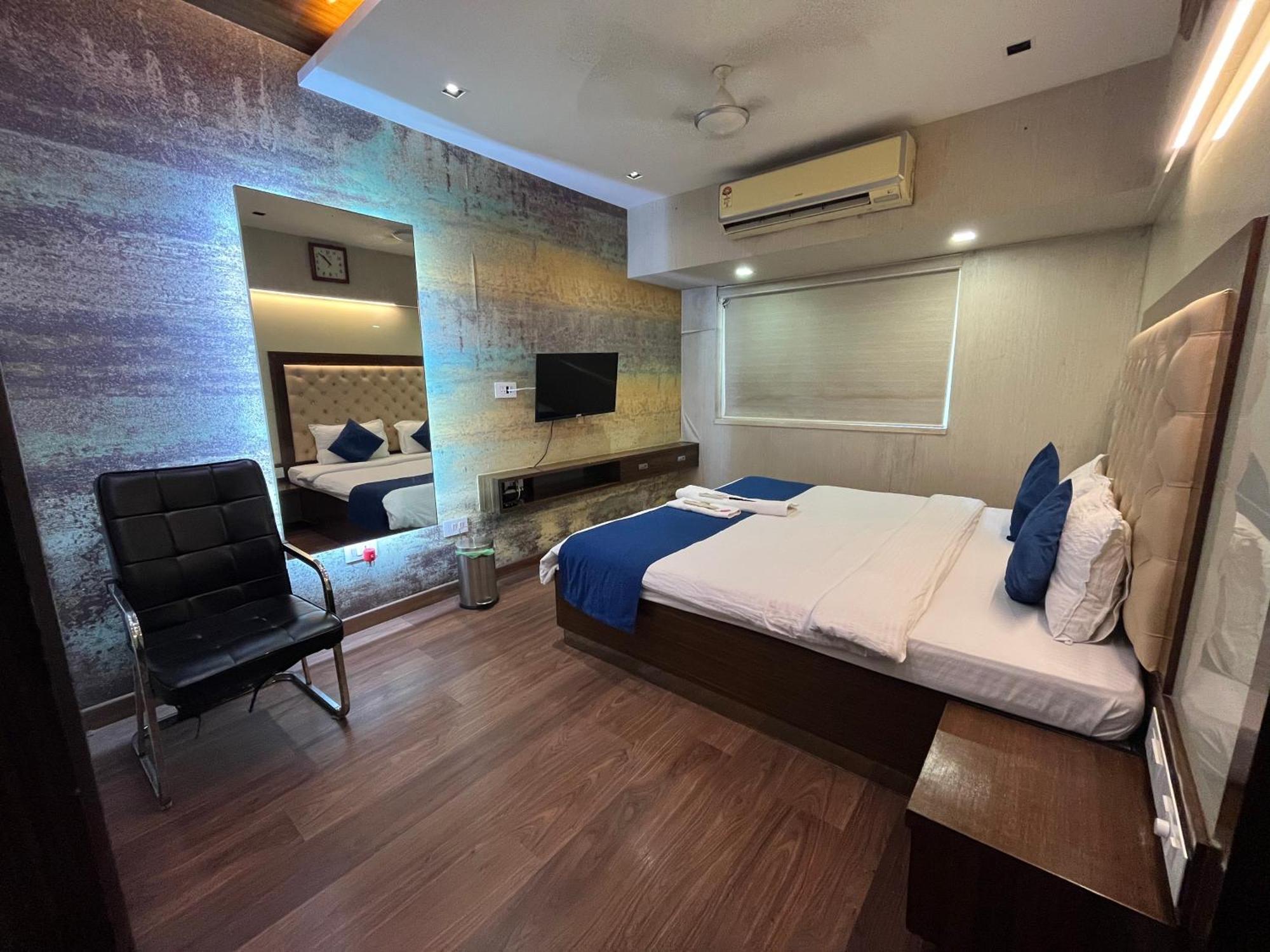 Zenith Luxe - Near Iit & Hiranandani, Powai Guest house