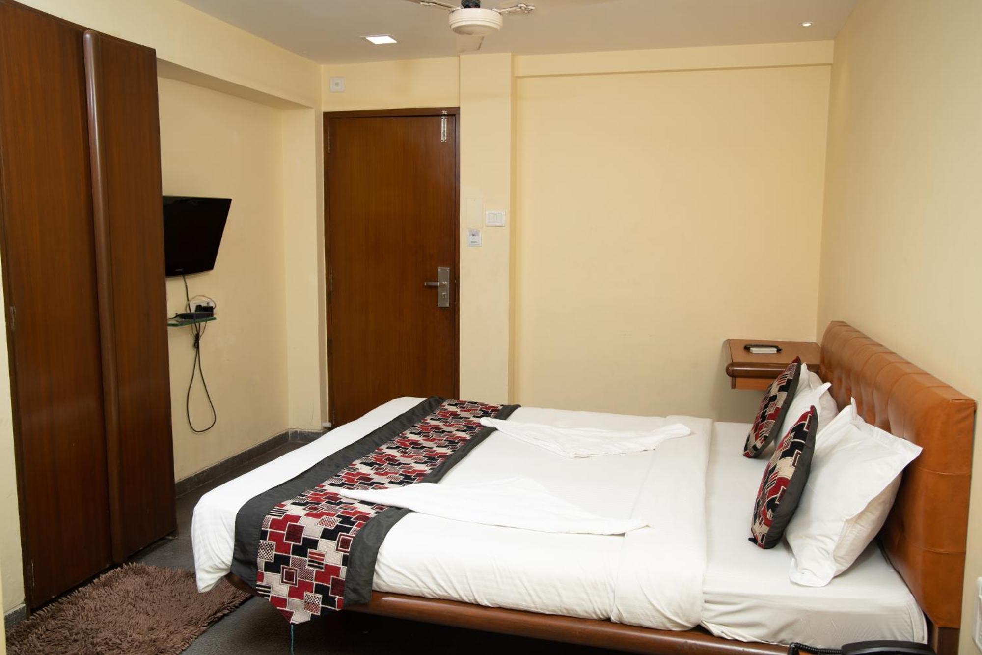 Hotel Jayshree By Anantaay Near Domestic Airport