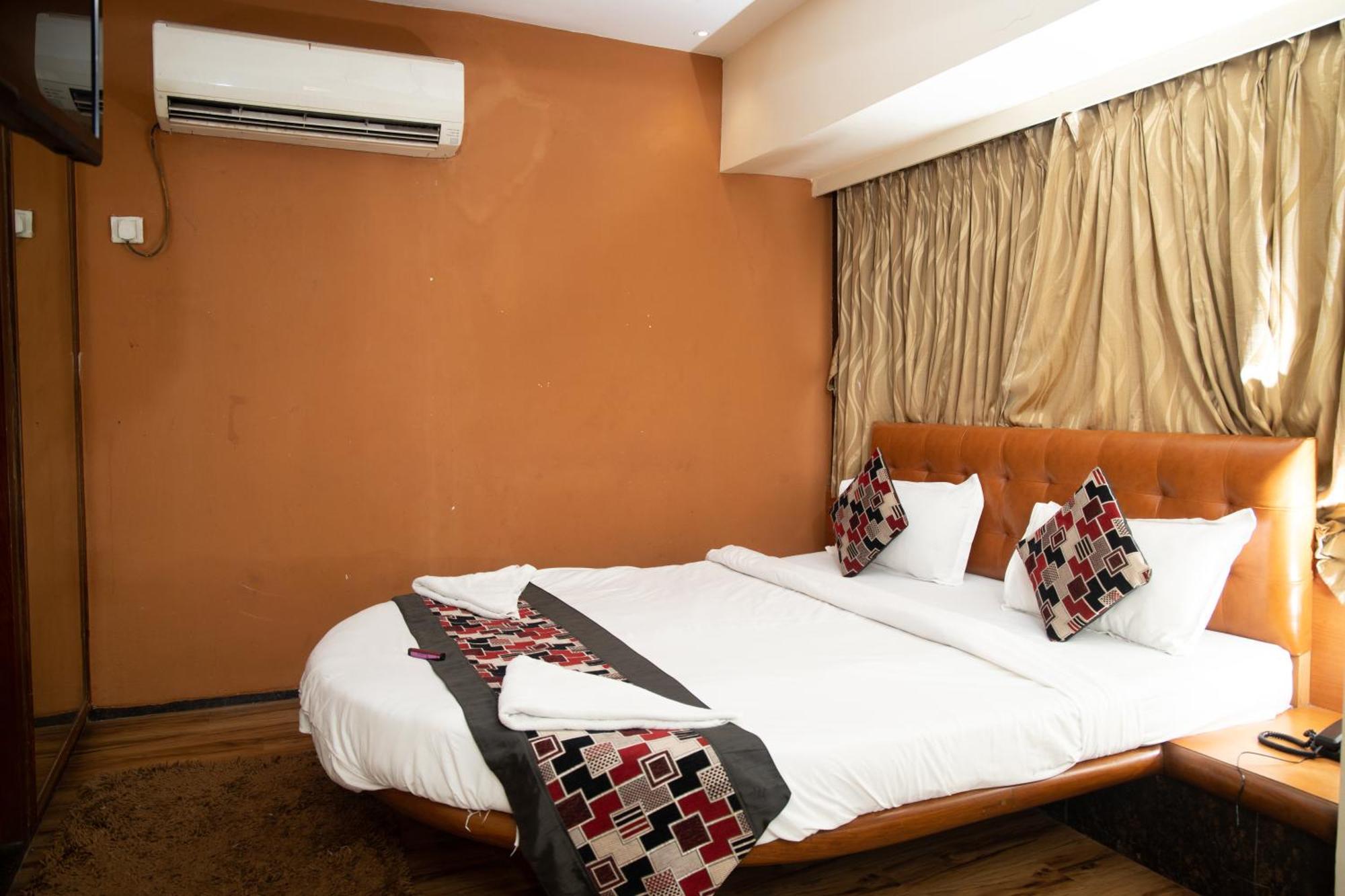 Hotel Jayshree By Anantaay Near Domestic Airport 3*
