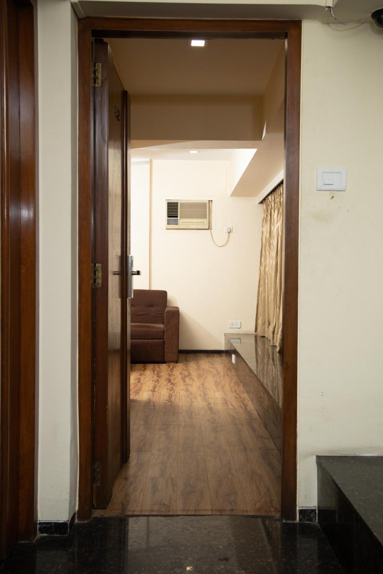 Jayshree By Anantaay Near Domestic Airport Hotel