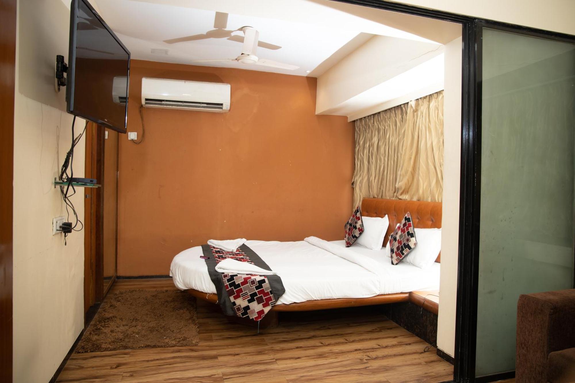 Hotel Jayshree By Anantaay Near Domestic Airport