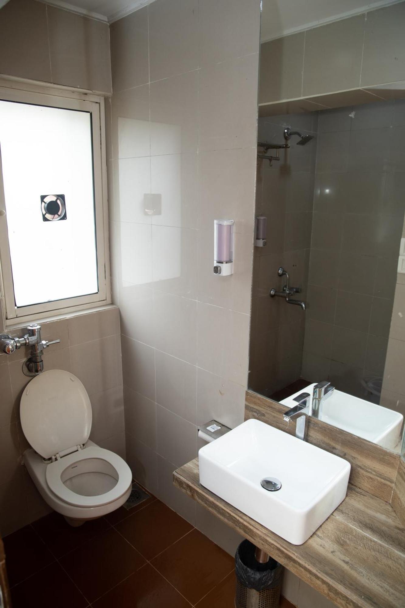 Hotel Jayshree By Anantaay Near Domestic Airport 3*