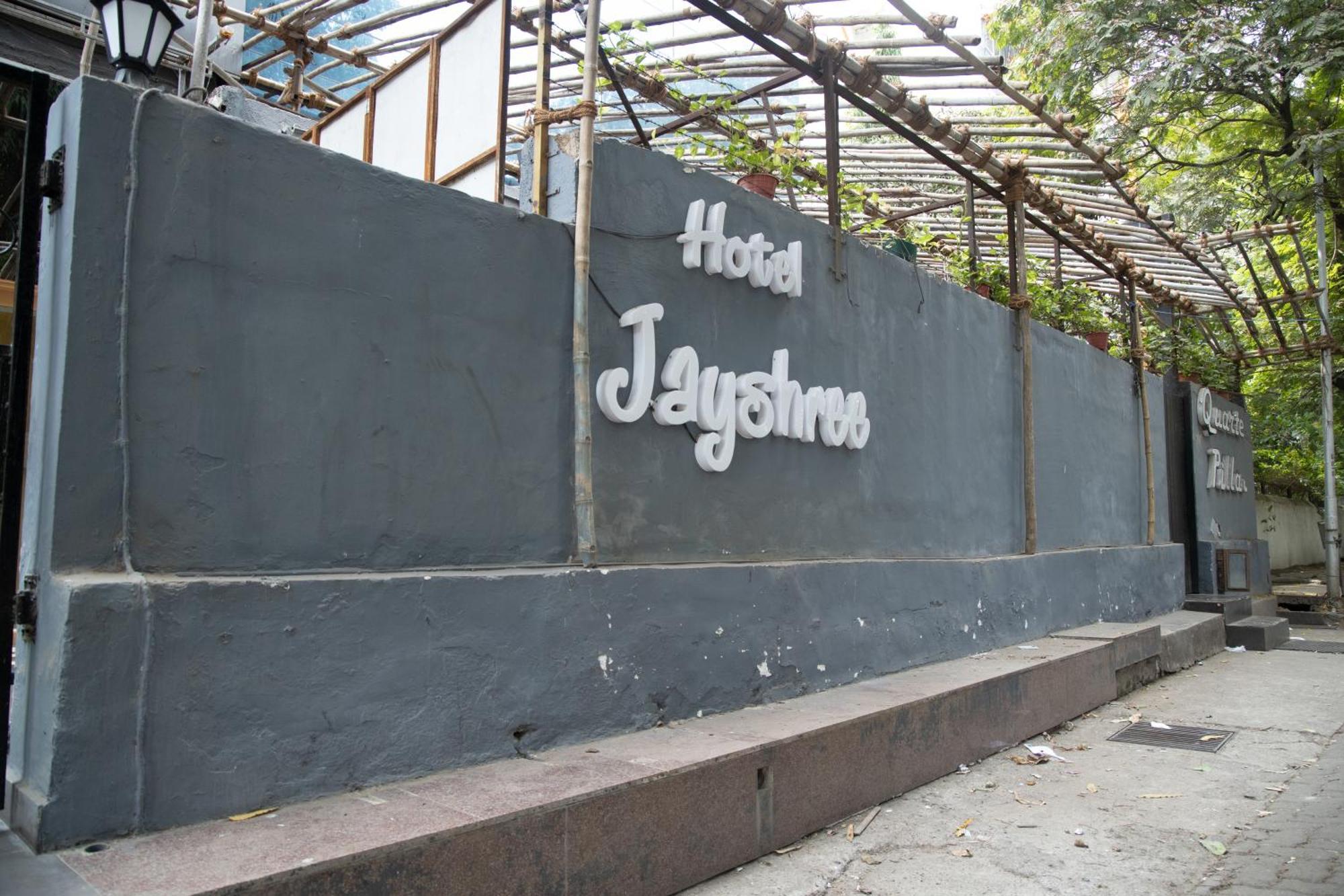 Jayshree By Anantaay Near Domestic Airport Hotel