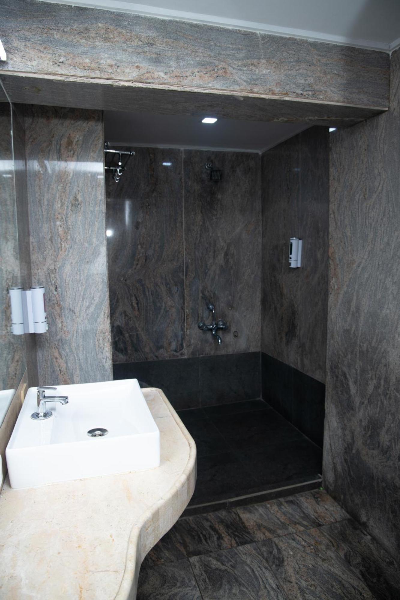 Jayshree By Anantaay Near Domestic Airport Mumbai