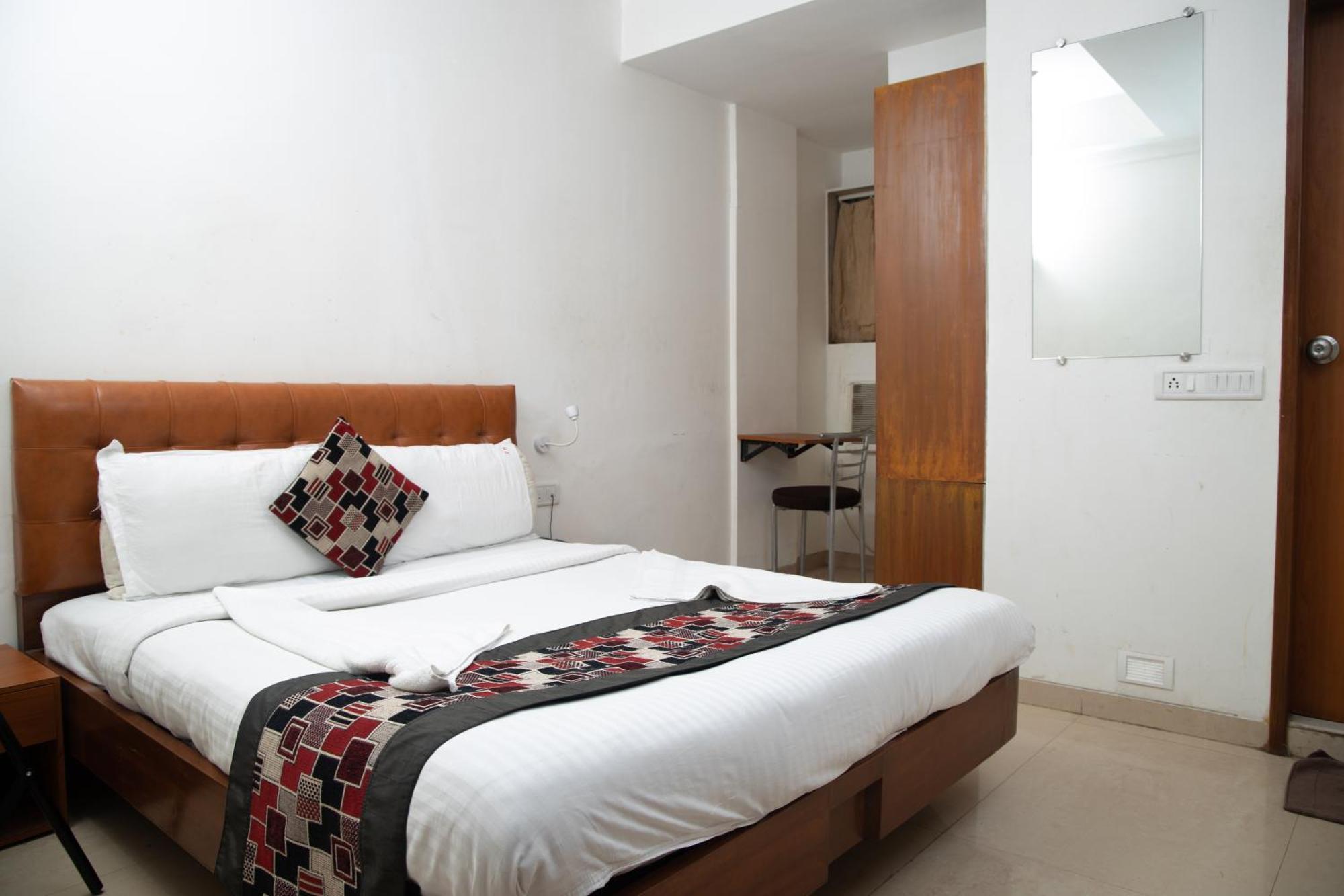 Hotel Jayshree By Anantaay Near Domestic Airport