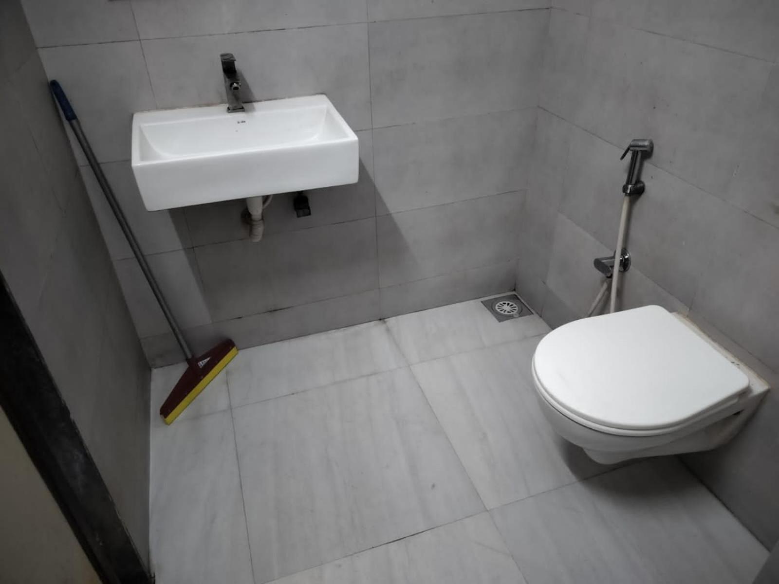 Calm And Pleasant Nearazad Nagar Metro Station,andheri West Bed & Breakfast