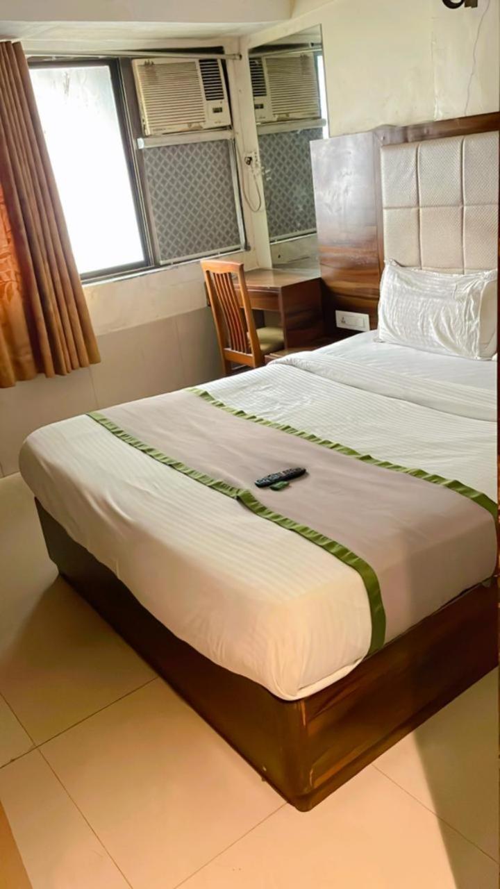 Glitz Regal International - Nr International Airport Mumbai