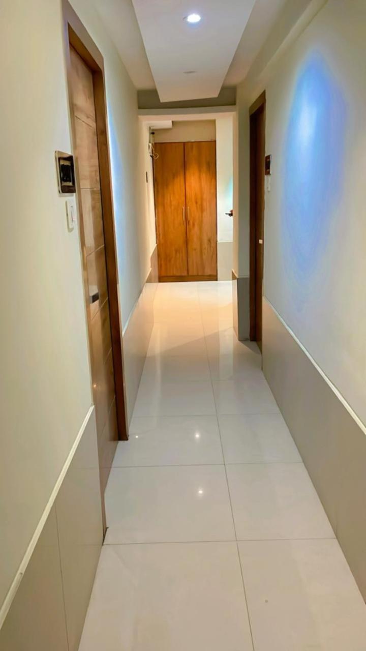 Hotel Glitz Regal International - Nr International Airport
