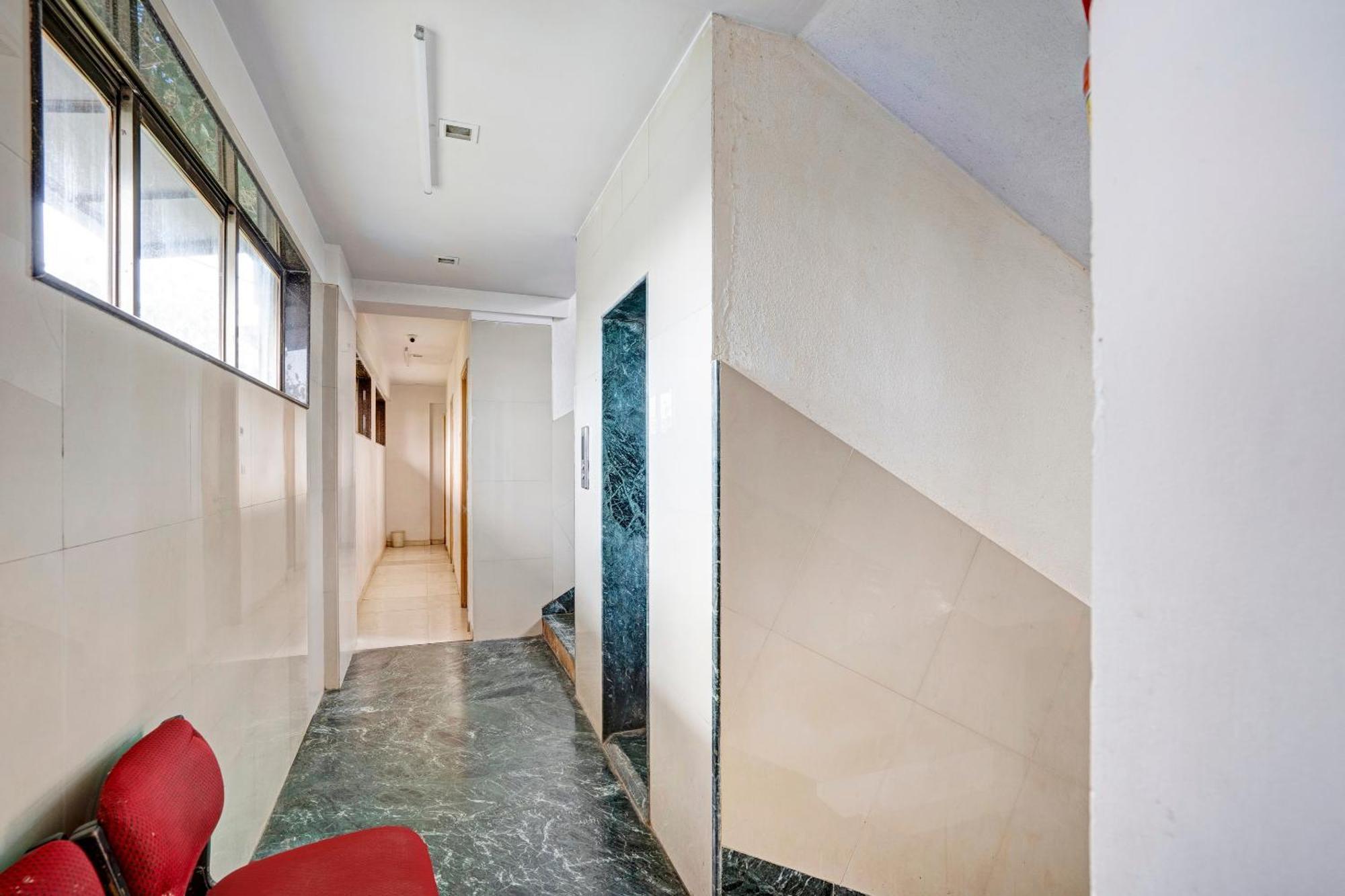 Hotel O Delight Near Andheri Railway Station