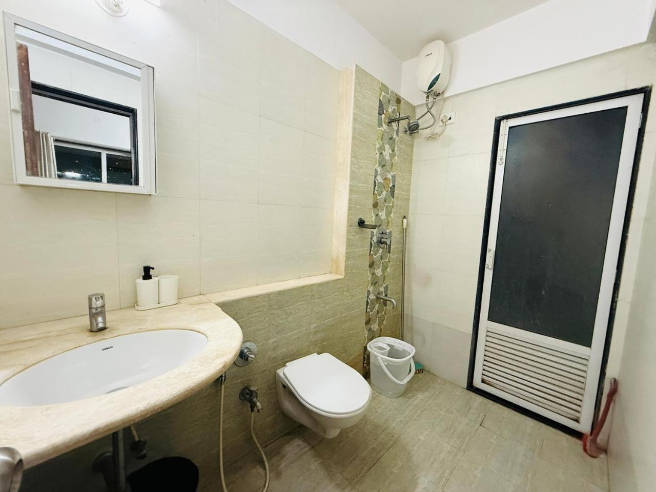 2bhk Service In Parel