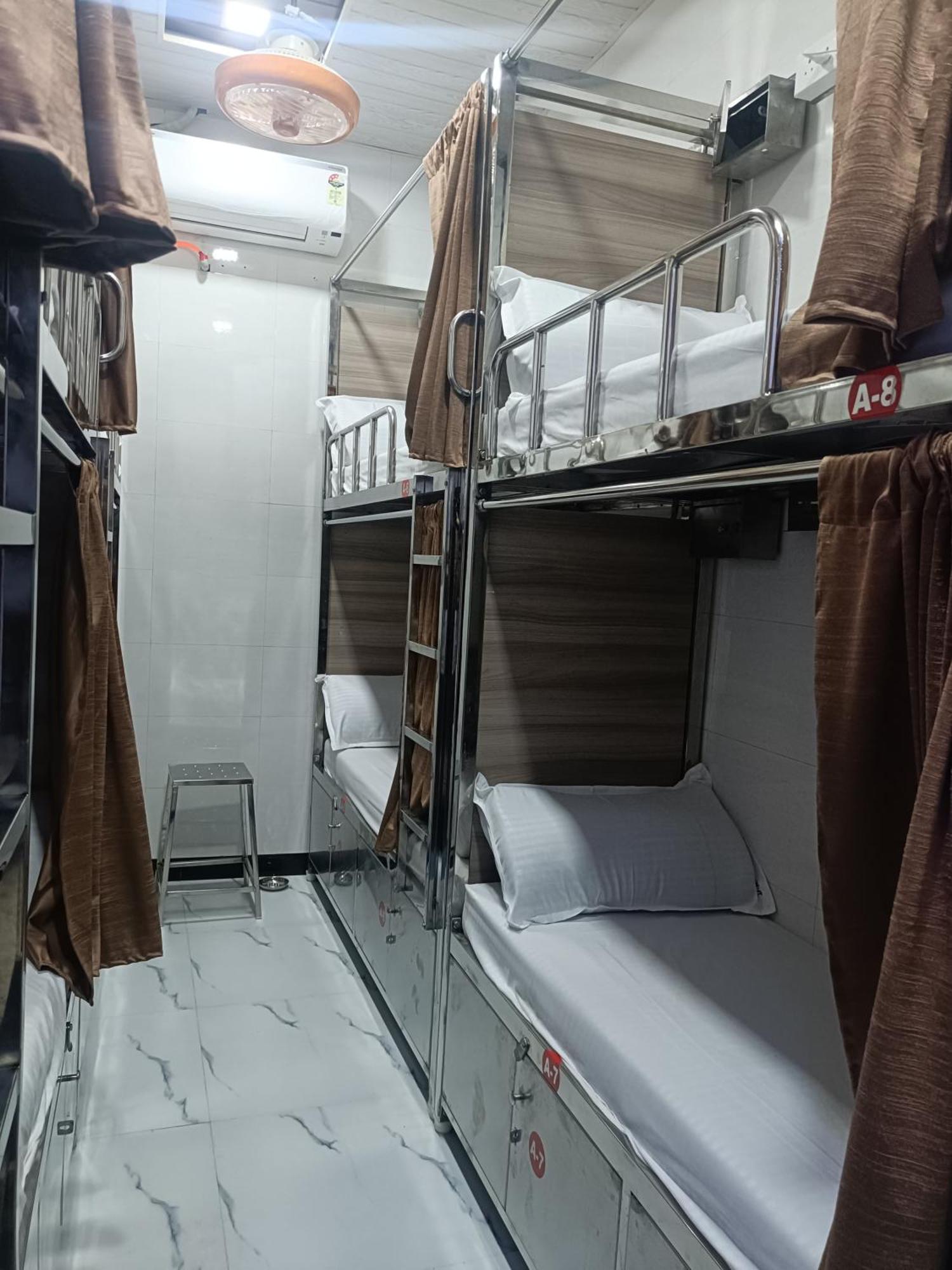 Hostel Divine Homes Ac *