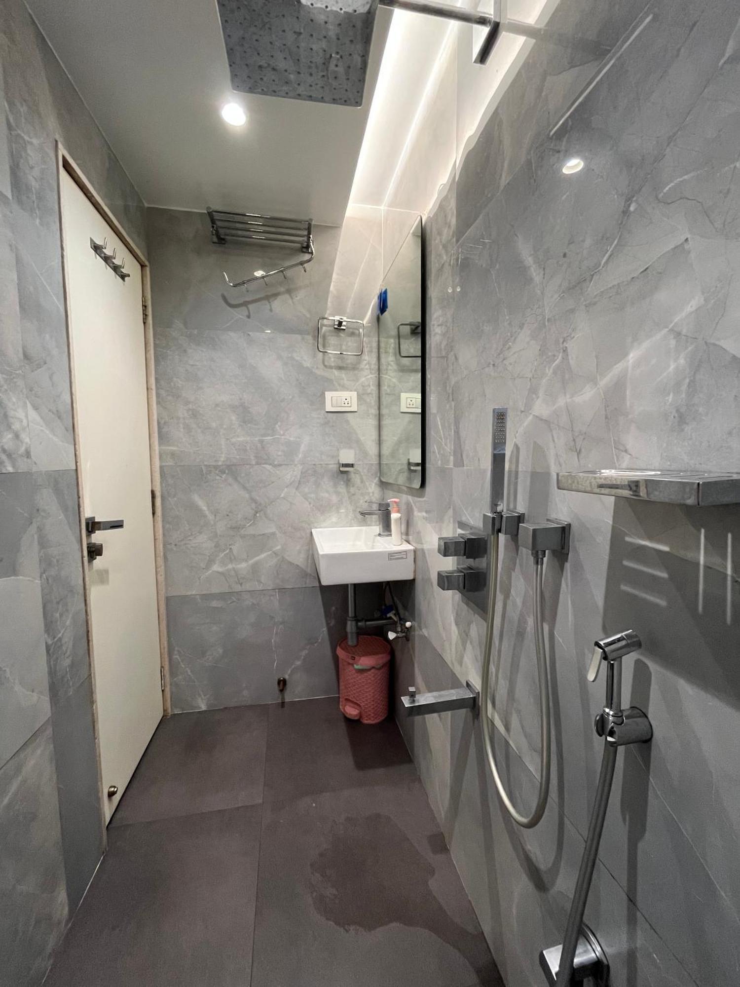 Zenith Luxe - Near Iit & Hiranandani, Powai * Mumbai