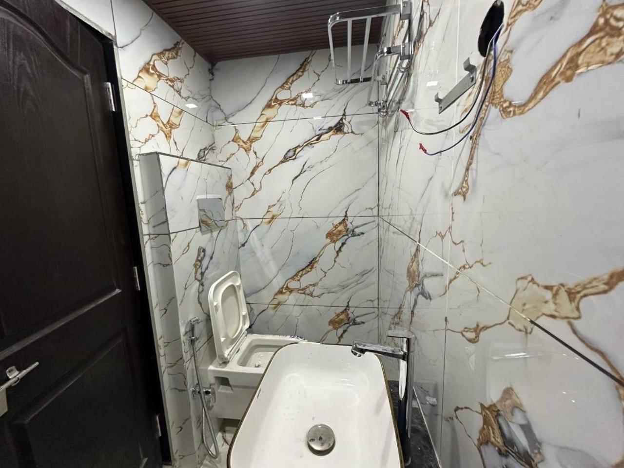 O The Om Sai Residency Hotel